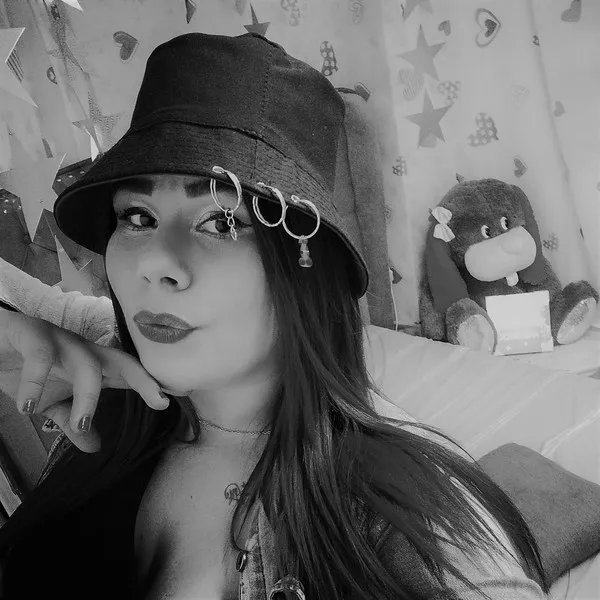 Live sex webcam photo for NawtyKelly #2398598