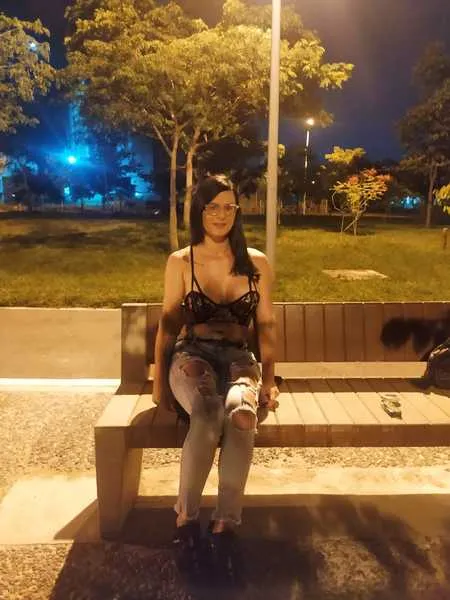 Live sex webcam photo for Luna_Roses #2771630