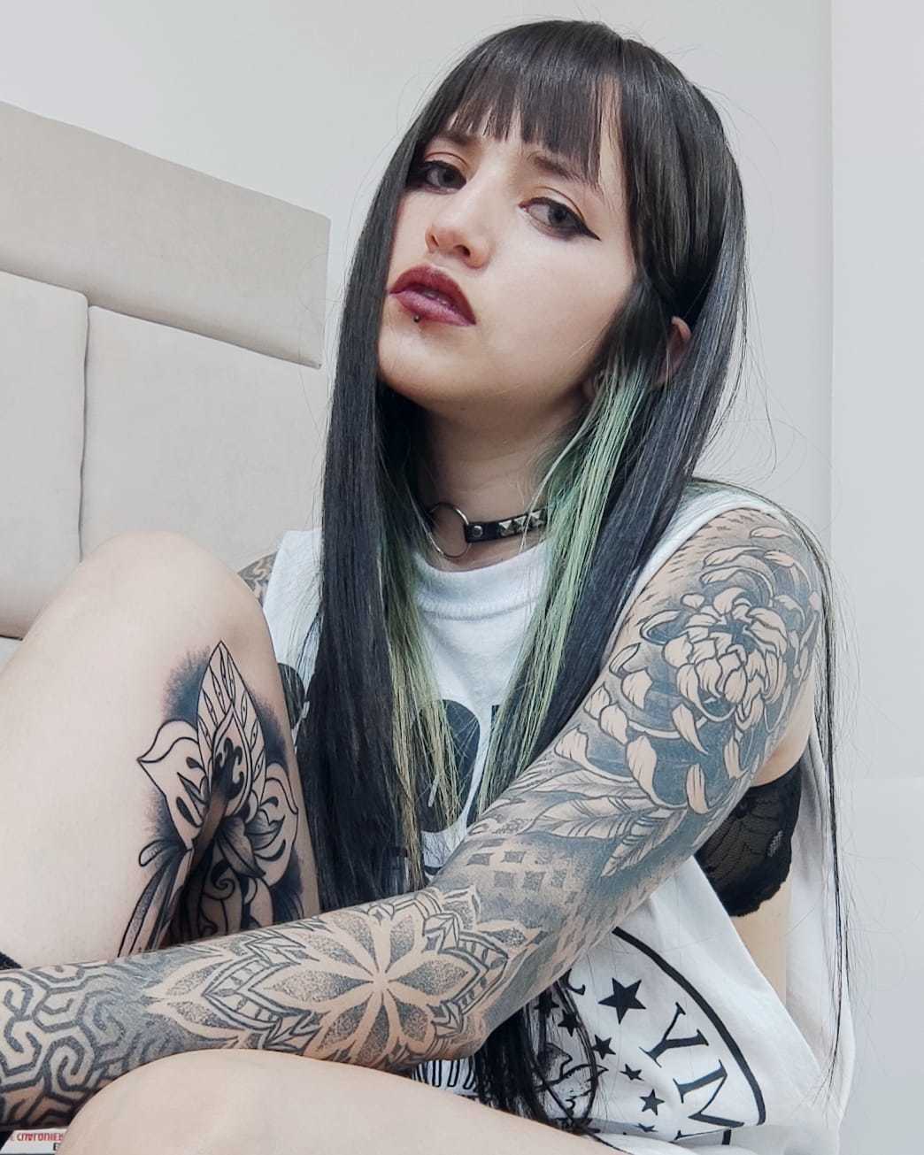 Live sex webcam photo for LaurenPadockk #7384698