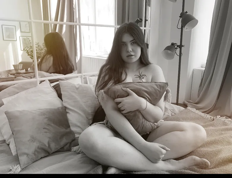 Live sex webcam photo for CarolineDanielHH #2091950