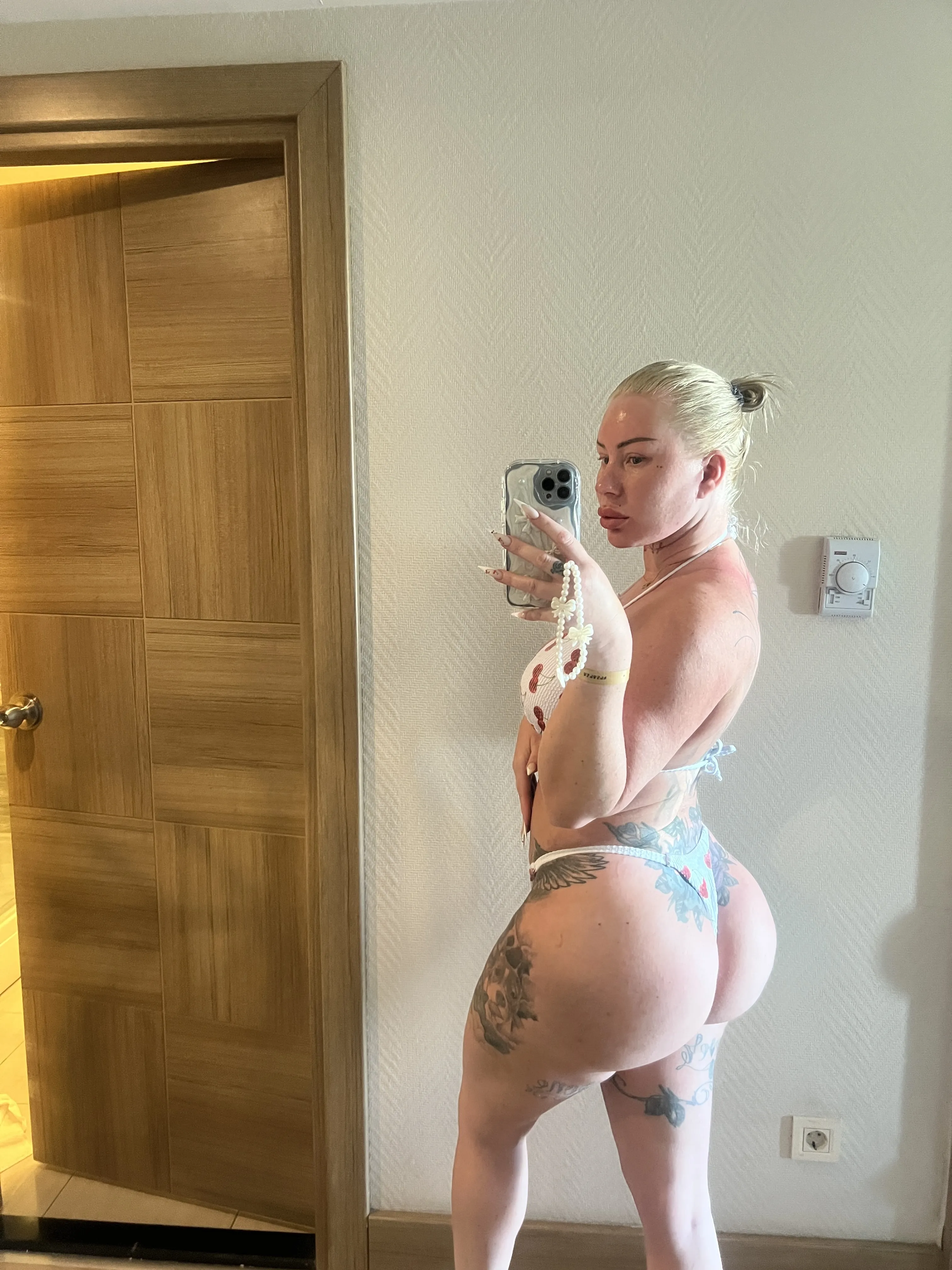 Live sex webcam photo for Bustyblondeharlow #8354433