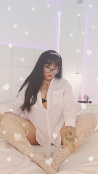 Live sex webcam photo for BettyNava #2129298