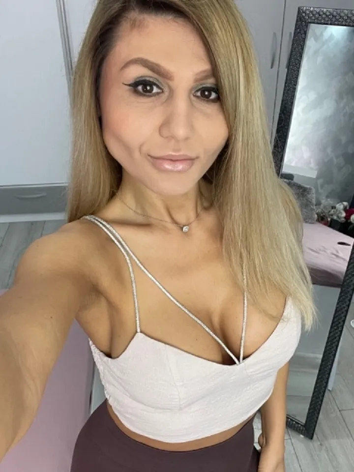 Live sex webcam photo for KimRaven #7494939