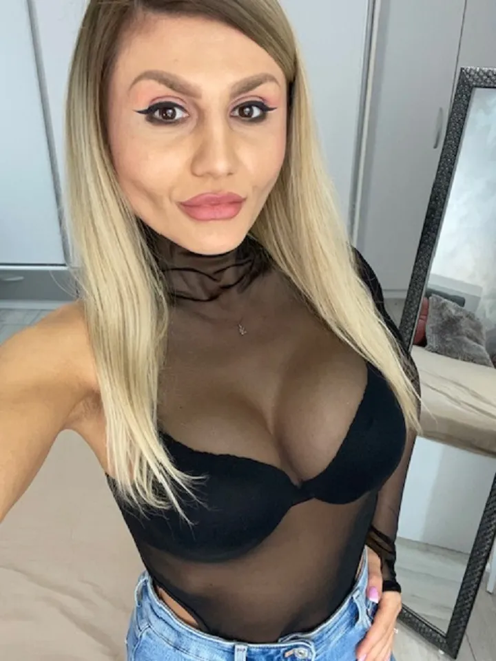 Live sex webcam photo for KimRaven #7494857