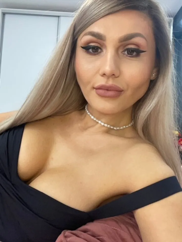 Live sex webcam photo for KimRaven #7491592