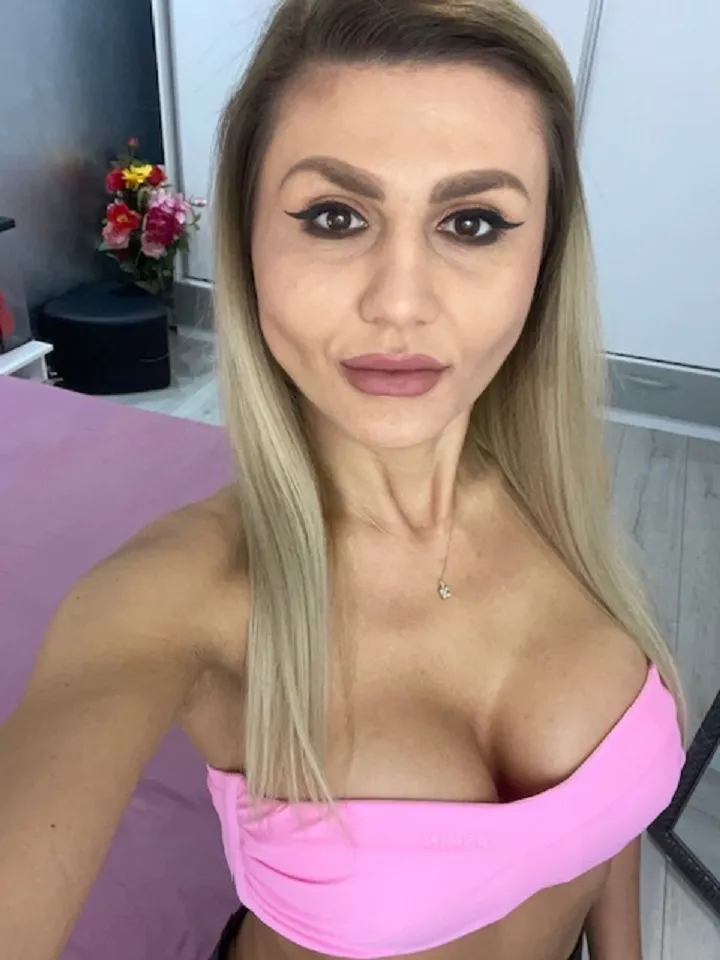 Live sex webcam photo for KimRaven #7494854