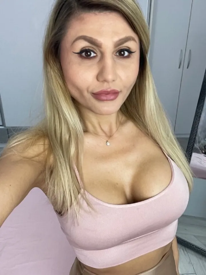 Live sex webcam photo for KimRaven #7494958