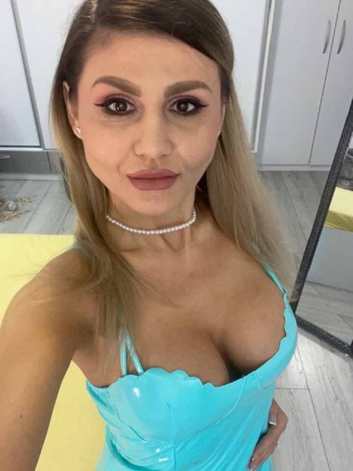 Live sex webcam photo for KimRaven #7494906