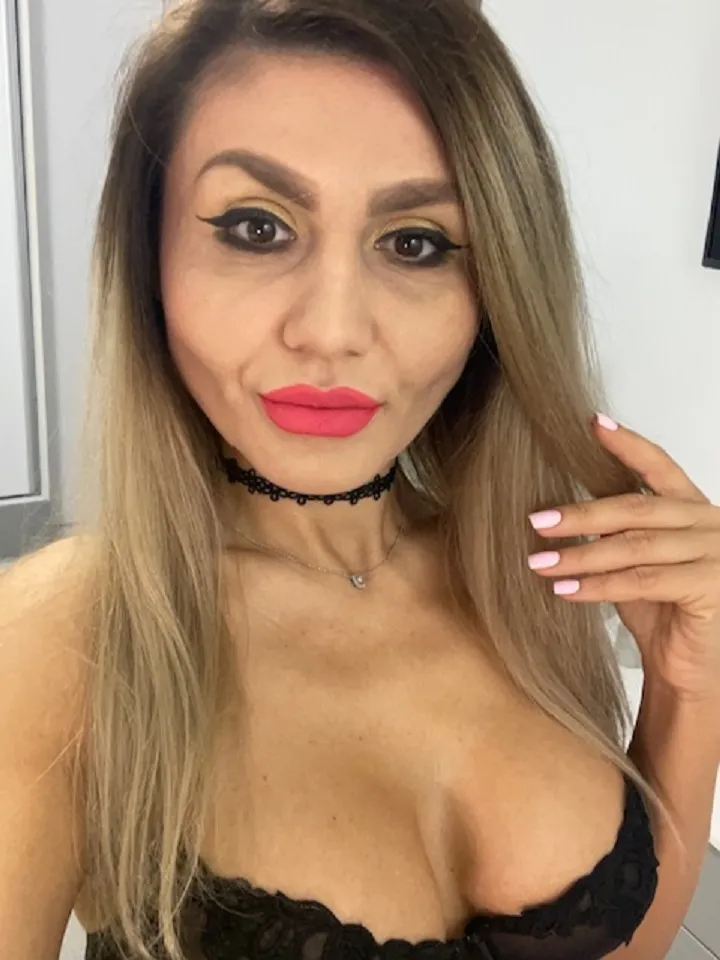 Live sex webcam photo for KimRaven #7494910