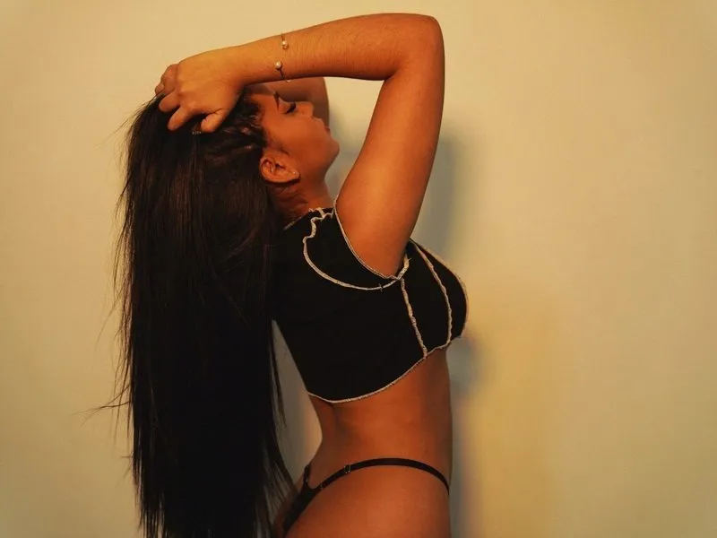 Live sex webcam photo for MellyOhana #2940387