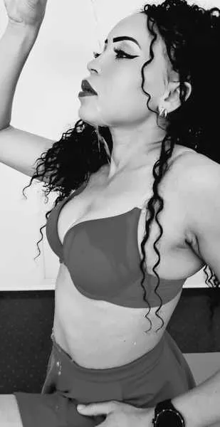 Live sex webcam photo for SierraMendez #2271239