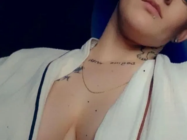 Live sex webcam photo for JordanBlakee #5417247