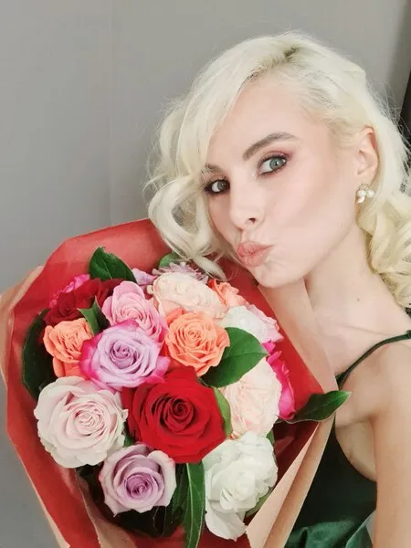 Live sex webcam photo for JenniferStokes #5886017