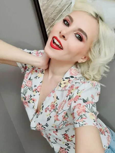 Live sex webcam photo for JenniferStokes #5886019