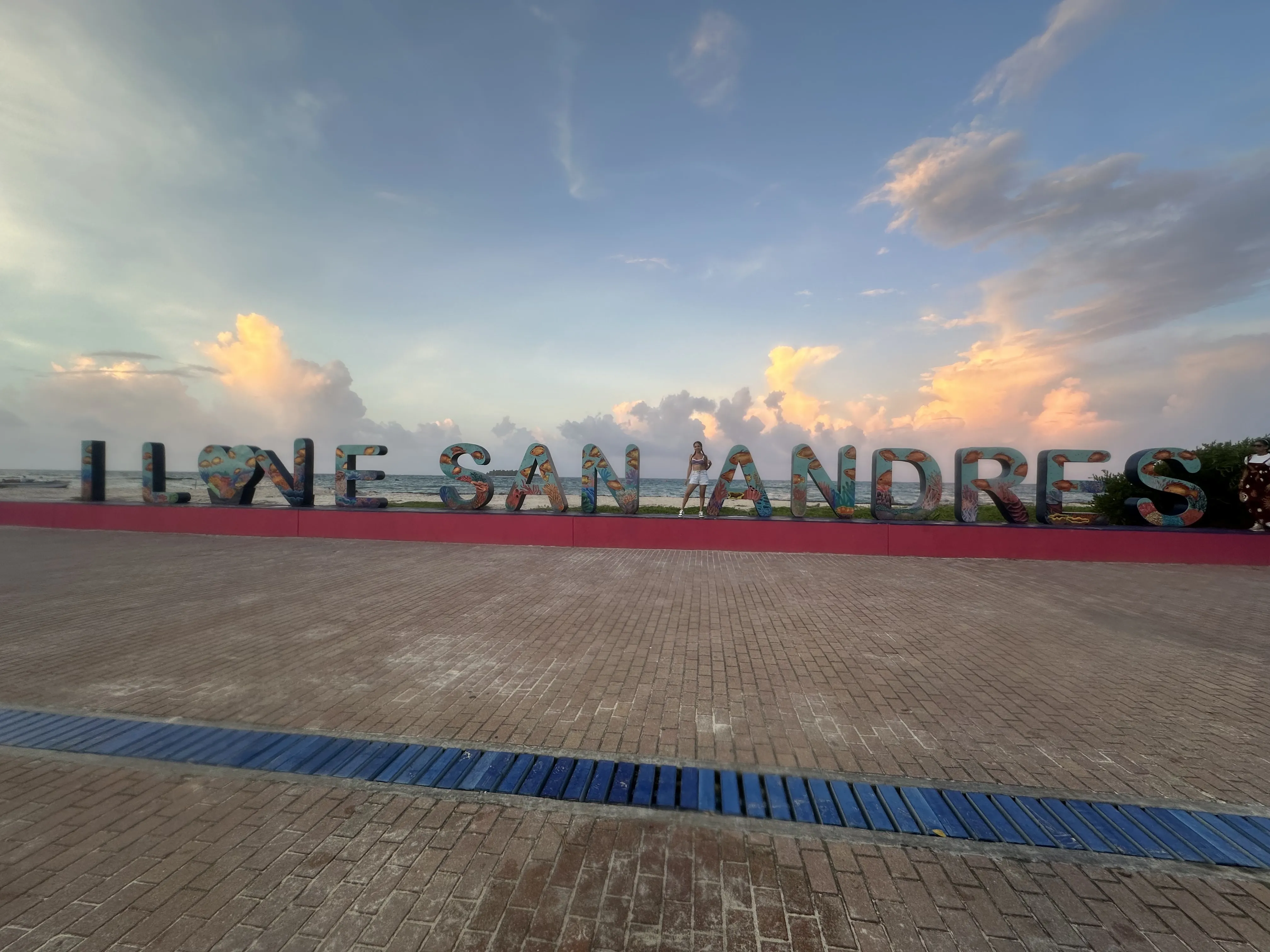 Live sex webcam photo for MaisyWarnerr #7842456