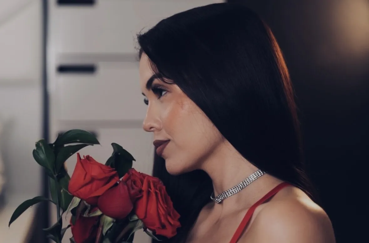 Live sex webcam photo for MaisyWarnerr #7842985