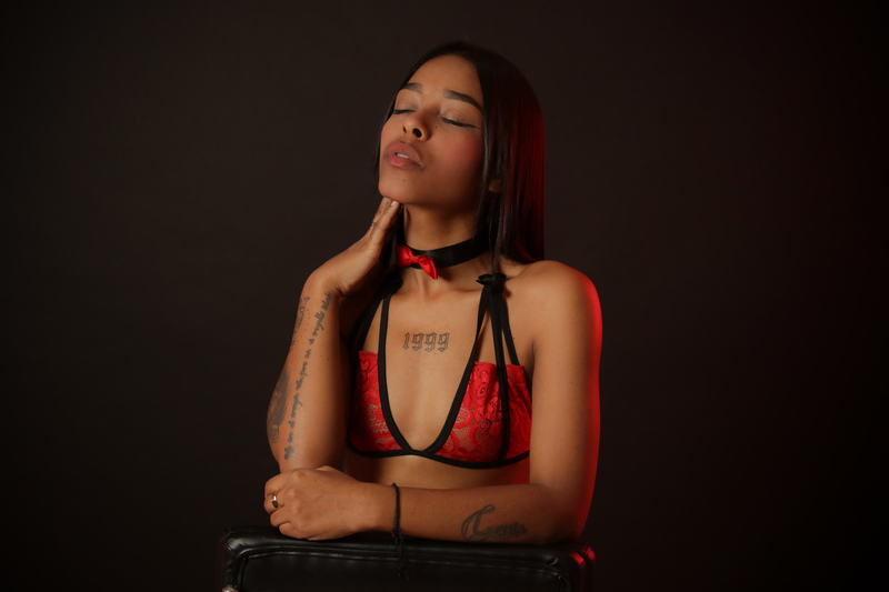 Live sex webcam photo for EmilyKeem #2741246