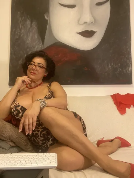 Live sex webcam photo for QueenFeetKari #7111700