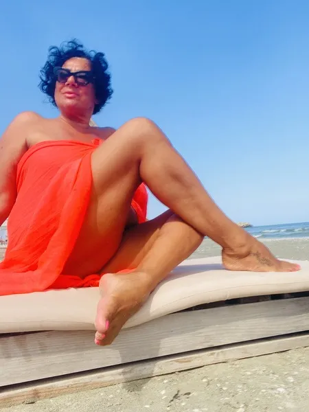 Live sex webcam photo for QueenFeetKari #7111728