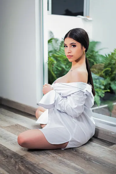 Live sex webcam photo for SaraCarlthon #2468651