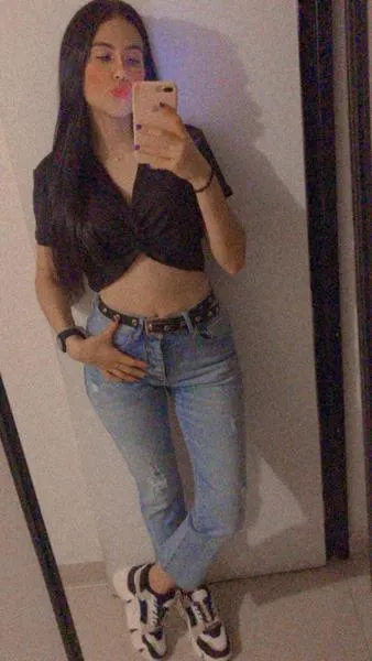 Live sex webcam photo for CaraJenner #2644298