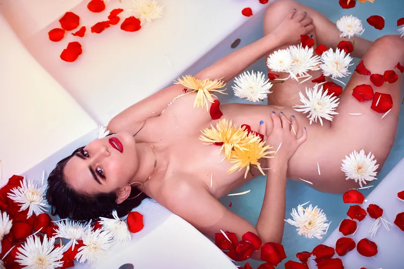 Live sex webcam photo for CaraJenner #2644291