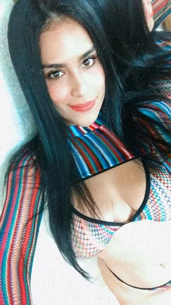 Live sex webcam photo for CaraJenner #2644304