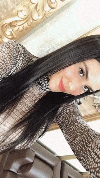 Live sex webcam photo for CaraJenner #2644306