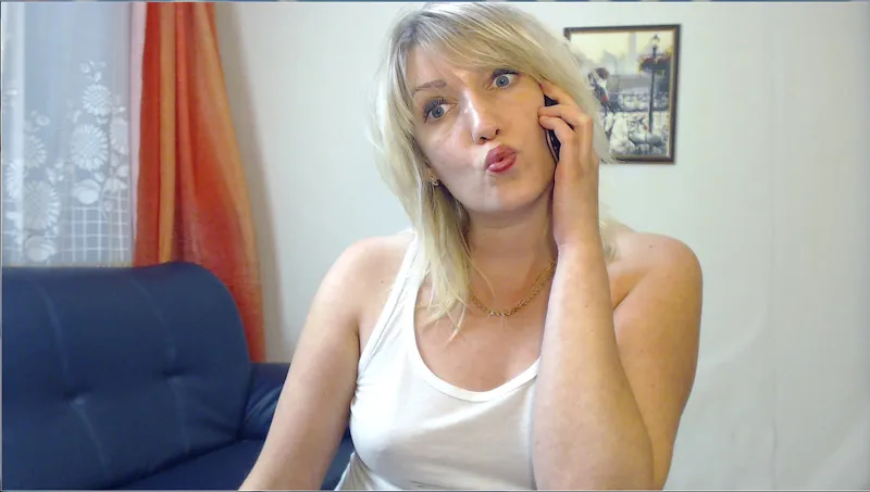 Live sex webcam photo for KinkyLady #1929498