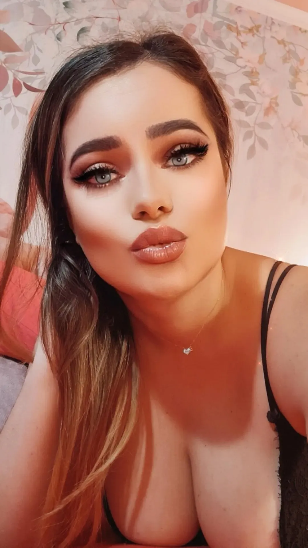 Live sex webcam photo for IVYDEAN #7877388