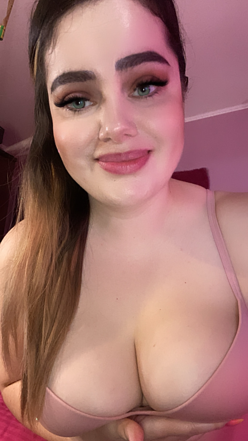 Live sex webcam photo for IVYDEAN #7877319