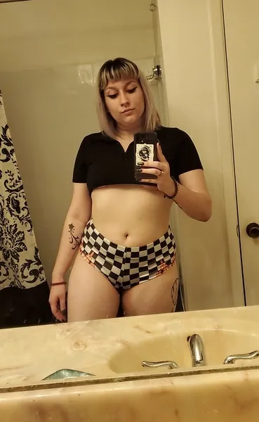 Live sex webcam photo for CherieMonay #2154314