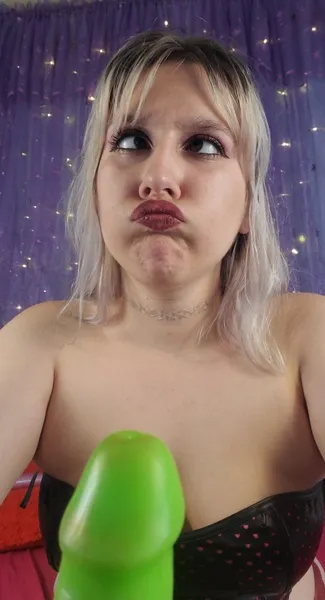 Live sex webcam photo for CherieMonay #2154316