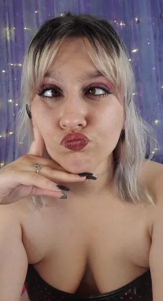 Live sex webcam photo for CherieMonay #2154315