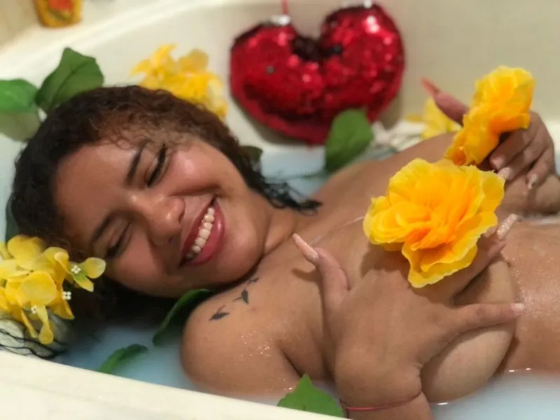 Live sex webcam photo for violet_1830 #3105779