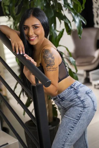 Live sex webcam photo for SofiaRiveraa #2396348