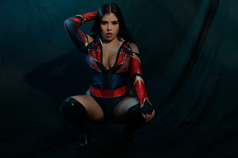 Live sex webcam photo for Lucycolins #3727263