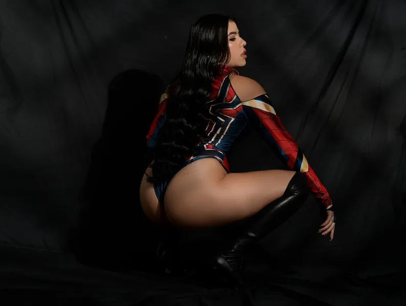 Live sex webcam photo for Lucycolins #3727260