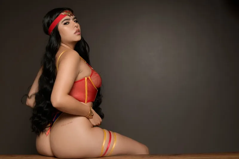 Live sex webcam photo for Lucycolins #3727255