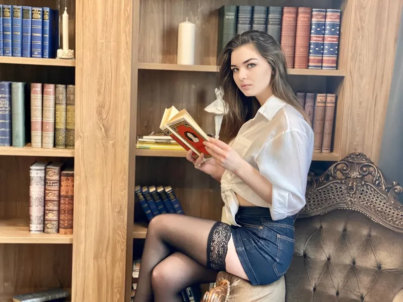 Live sex webcam photo for KissMeKira #2158921