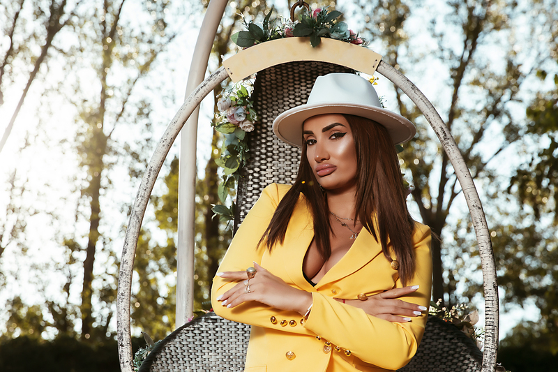 Live sex webcam photo for AnnaKarev #2101384