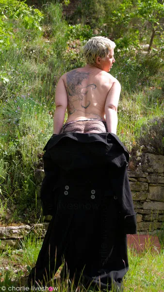 Live sex webcam photo for CharlieLiveshow #2574286