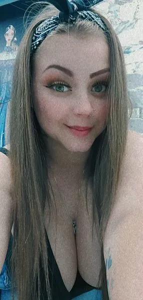 Live sex webcam photo for AshleysWest #2496704