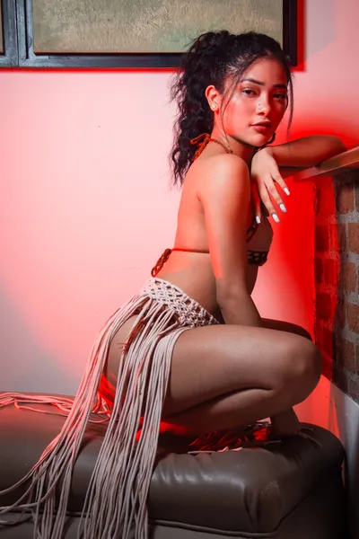 Live sex webcam photo for Emmily_Blake #2487217