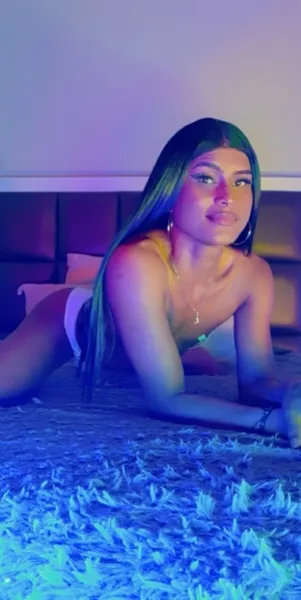 Live sex webcam photo for LuisaCollins #3387822