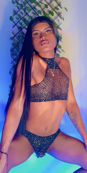 Live sex webcam photo for LuisaCollins #3387808