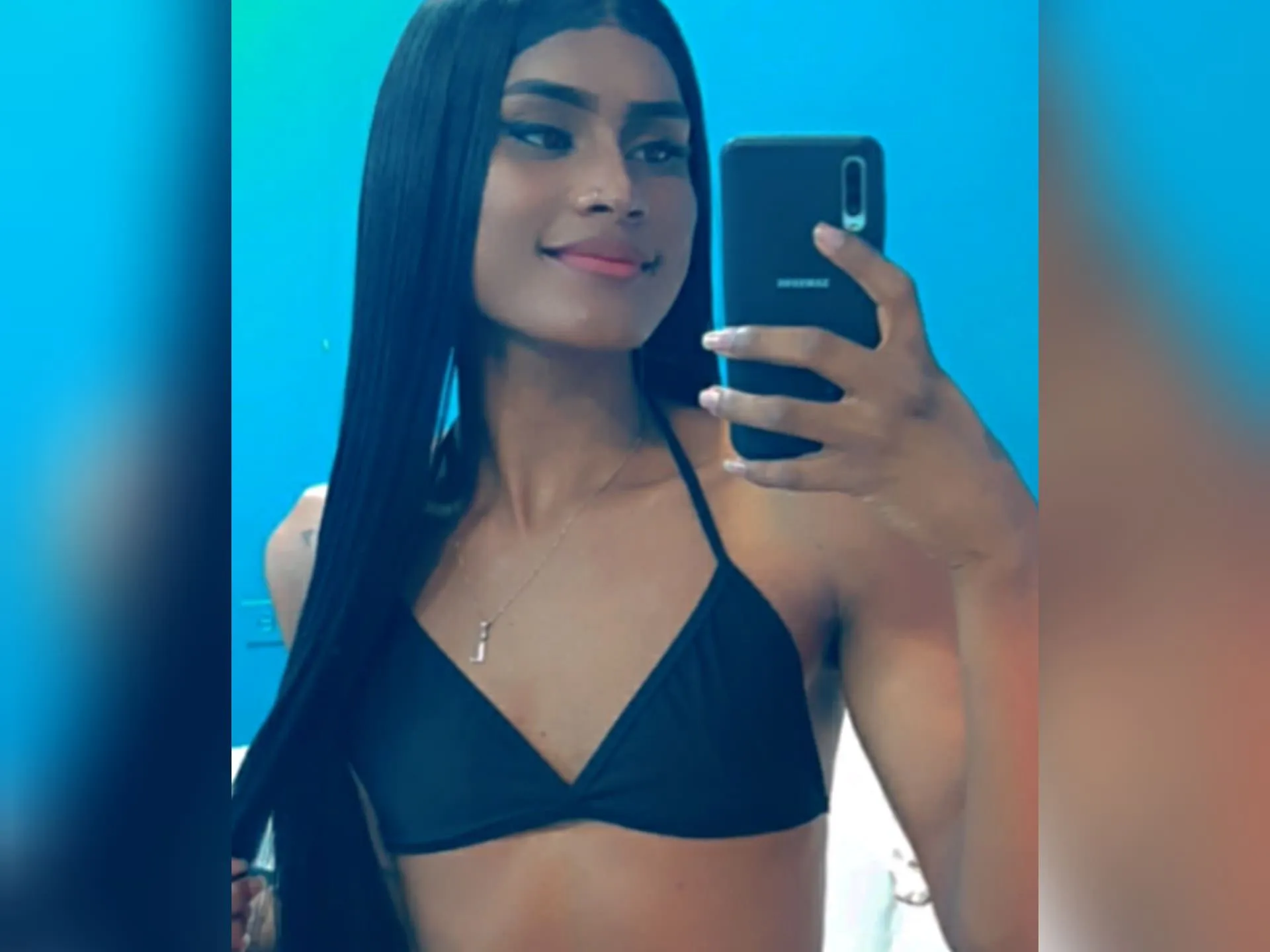 Live sex webcam photo for LuisaCollins #3905254