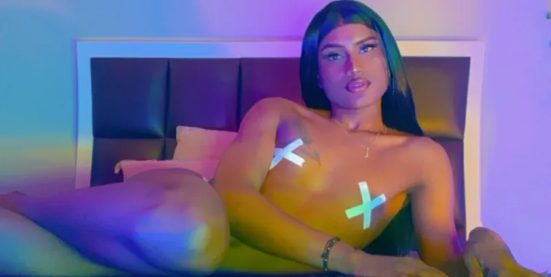 Live sex webcam photo for LuisaCollins #3387834