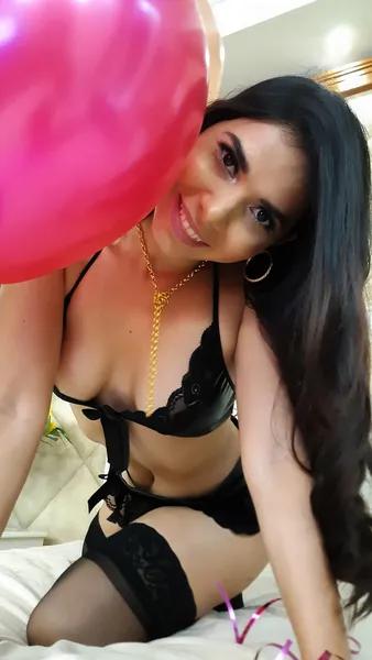 Live sex webcam photo for LucyMorrinson #2071390