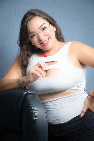 Live sex webcam photo for KarinWood #2047705